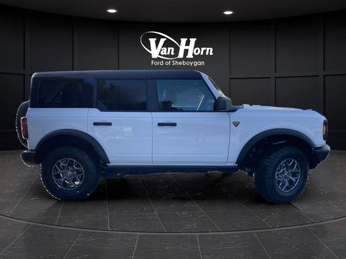 New 2025 Ford Bronco Badlands image 2