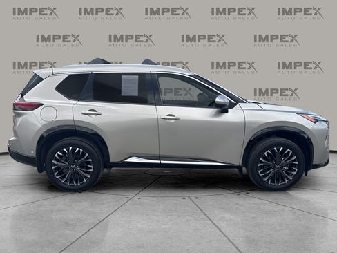 Used 2025 Nissan Rogue Platinum FWD image 6