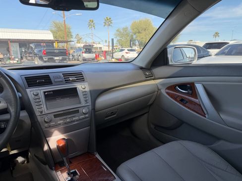 Used 2011 Toyota Camry XLE image 22