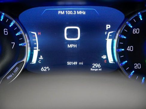 Used 2024 Chrysler Pacifica Touring-L image 35