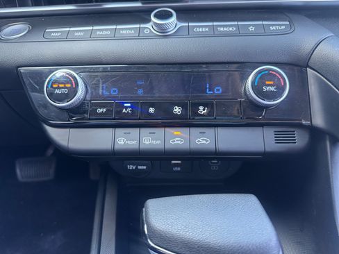 Used 2024 Hyundai Elantra SEL FWD image 12