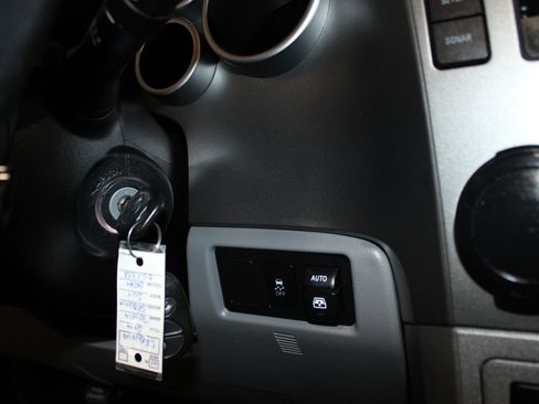 Used 2014 Toyota Sequoia Platinum RWD image 19