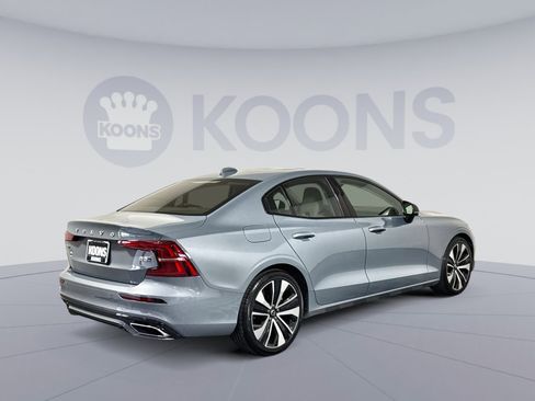 Used 2022 Volvo S60 B5 Momentum w/ Advanced Package image 7