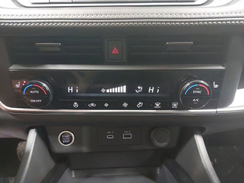 Used 2023 Nissan Rogue SV w/ SV Premium B Package image 21