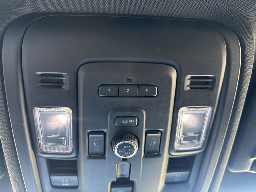 Used 2024 Chevrolet Suburban Z71 w/ Luxury Package AWD/4WD image 9