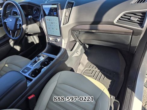 Used 2024 Ford Edge SEL w/ Convenience Package image 18