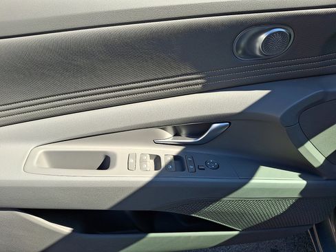 Certified 2025 Hyundai Elantra Sport image 12