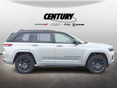 Used 2025 Jeep Grand Cherokee Summit AWD/4WD image 2