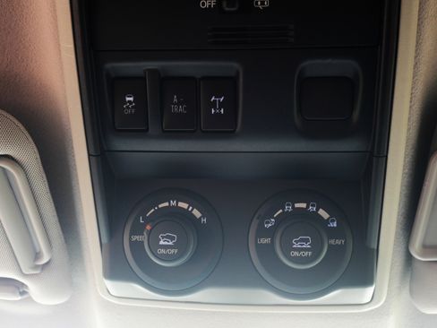 Used 2018 Toyota 4Runner TRD Off-Road image 14