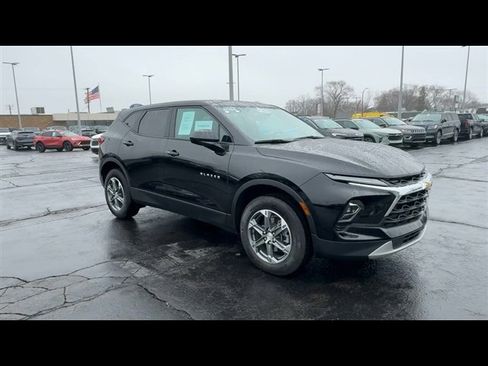 Used 2024 Chevrolet Blazer LT image 2