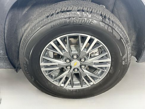 Used 2025 Chevrolet Traverse LT image 11