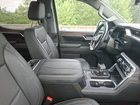 Used 2024 GMC Sierra 1500 Denali w/ Technology Package AWD/4WD image 12