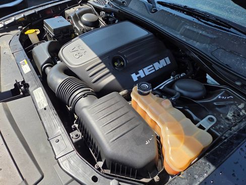 Used 2013 Dodge Challenger R/T image 17