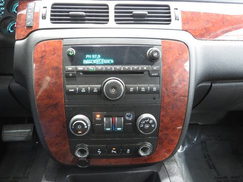Used 2013 Chevrolet Avalanche LS RWD image 17