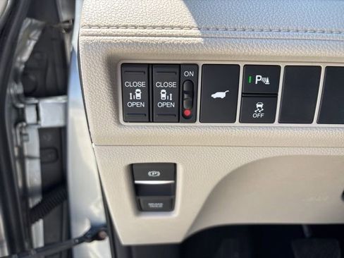 Certified 2025 Honda Odyssey Touring image 27