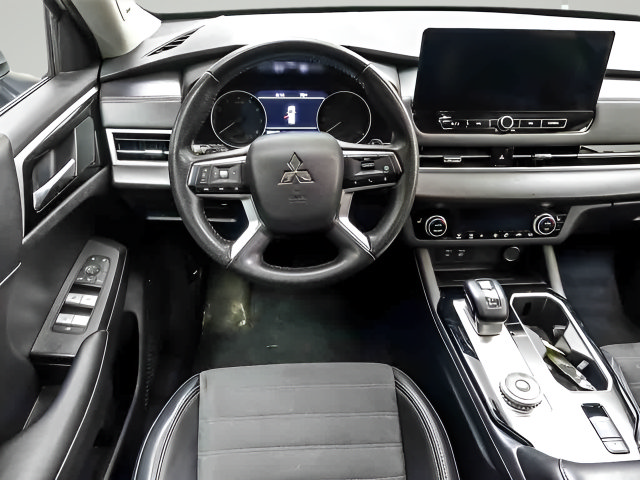 Used 2025 Mitsubishi Outlander SE AWD/4WD image 9