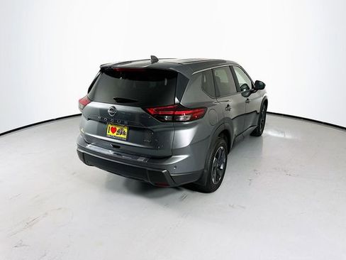 Used 2024 Nissan Rogue SV FWD image 9