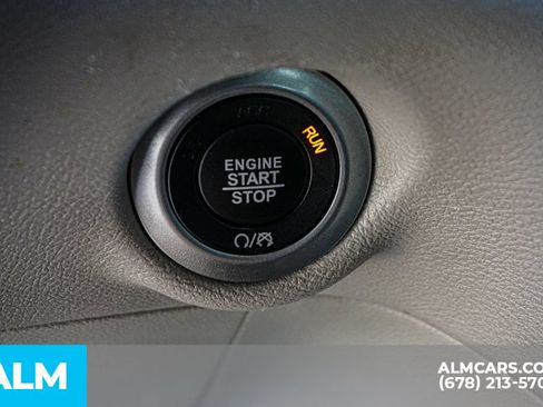 Used 2023 Chrysler Pacifica Touring-L FWD image 51