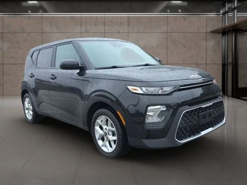 Used 2022 Kia Soul S image 3