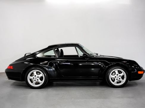 Used 1995 Porsche 911 Carrera RWD image 2