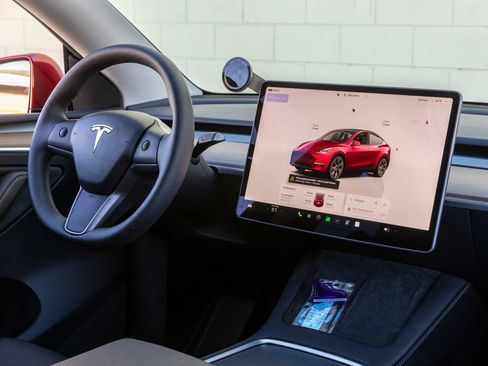 Used 2024 Tesla Model Y Long Range AWD/4WD image 31
