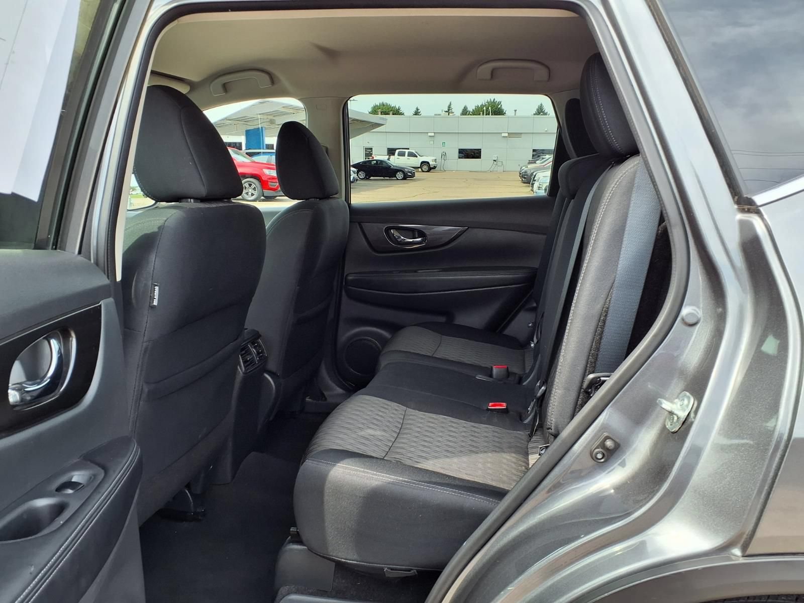 Used 2018 Nissan Rogue SV AWD/4WD image 11