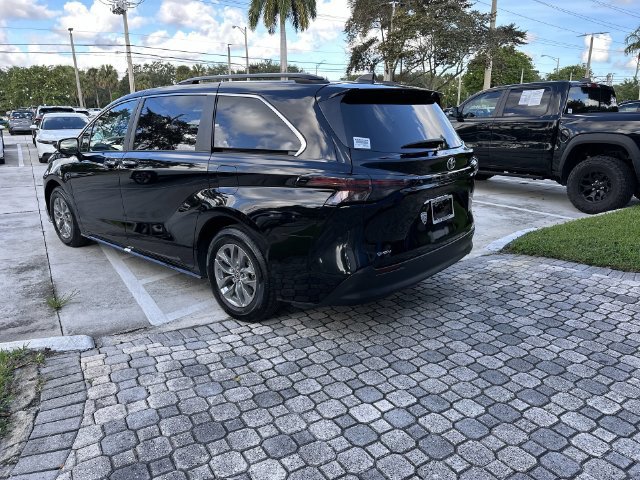 Used 2026 Toyota Sienna XLE FWD image 34