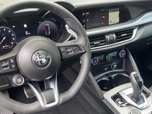 Used 2025 Alfa Romeo Stelvio Sprint AWD/4WD image 6