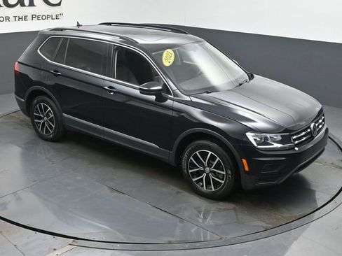 Used 2021 Volkswagen Tiguan SE w/ Panoramic Sunroof Package image 48