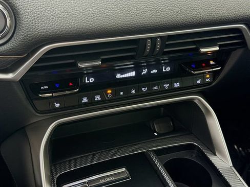 Used 2024 MAZDA CX-90 Plug-In Hybrid w/ Premium Pkg AWD/4WD image 15
