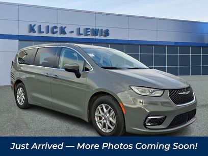Used 2023 Chrysler Pacifica Touring-L