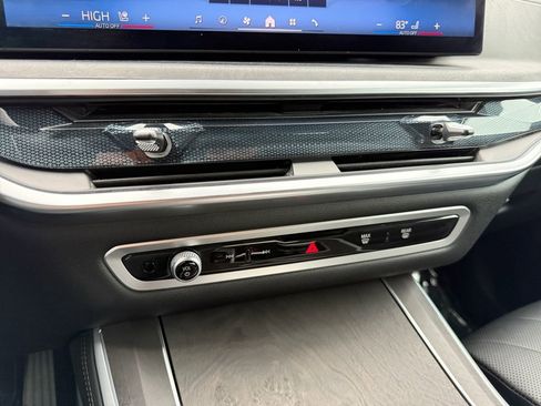 Used 2025 BMW X5 sDrive40i w/ Climate Comfort Package image 18