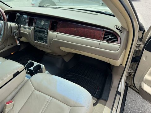 Used 2003 Lincoln Town Car Cartier L RWD image 24