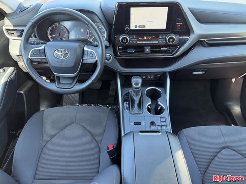 Used 2025 Toyota Highlander LE image 15