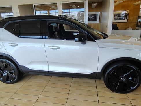 New 2026 Volvo XC40 B5 Ultra w/ Protection Package Premier image 2