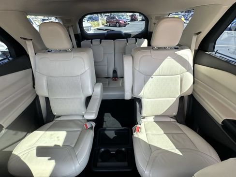 Used 2020 Ford Explorer Platinum w/ Premium Technology Package AWD/4WD image 26