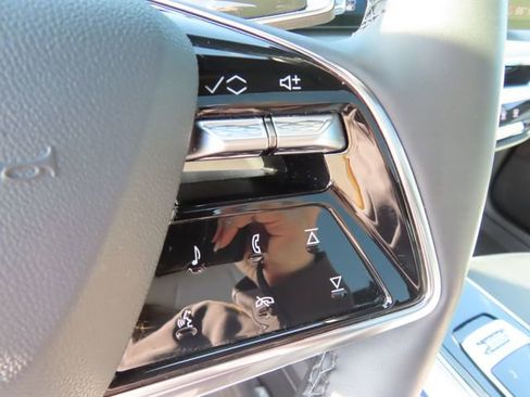 Used 2024 Cadillac Lyriq Luxury RWD image 20