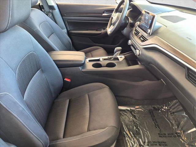 Used 2025 Nissan Altima 2.5 SV FWD image 26