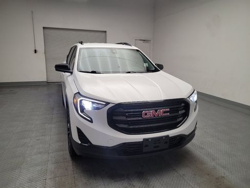 Used 2020 GMC Terrain SLE w/ Driver Convenience Package FWD image 14