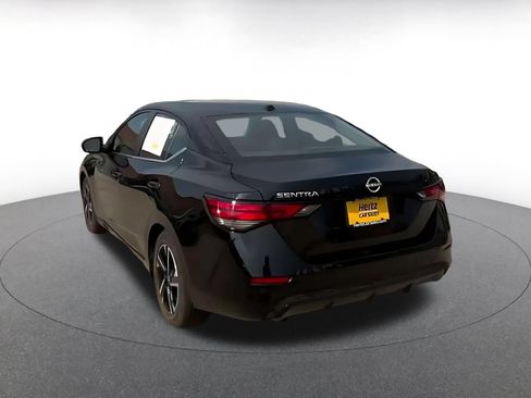 Used 2025 Nissan Sentra SV FWD image 9