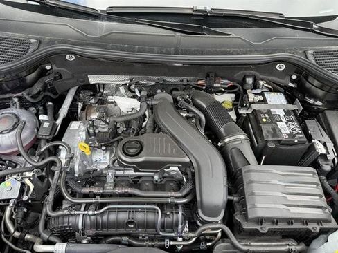 New 2025 Volkswagen Taos SE image 14