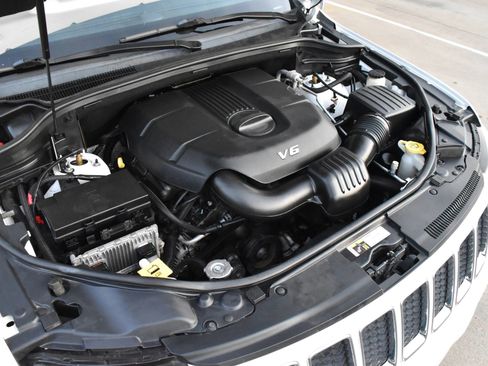 Used 2015 Jeep Grand Cherokee Overland image 30