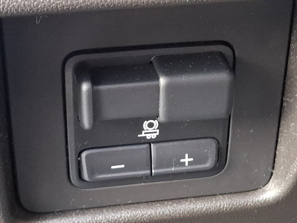 Used 2024 Chevrolet Colorado ZR2 w/ Safety Package AWD/4WD image 24