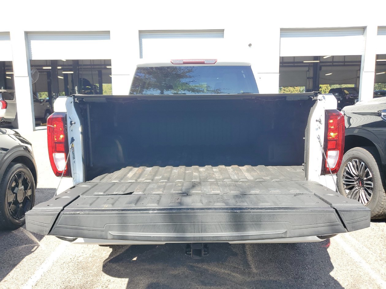 Used 2022 GMC Sierra 1500 Elevation w/ LPO, Elevation Black Package AWD/4WD image 8