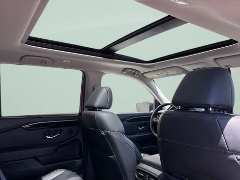 Certified 2025 Honda Pilot Touring image 38