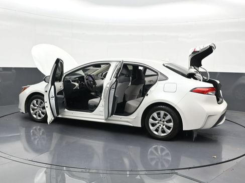 Used 2021 Toyota Corolla LE image 35