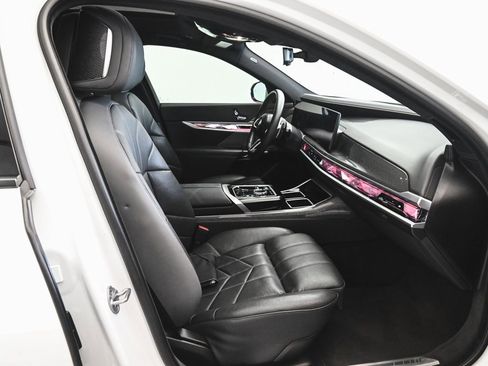 Used 2023 BMW 760i xDrive image 42