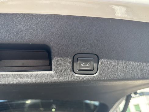 Used 2025 GMC Acadia Elevation FWD image 30