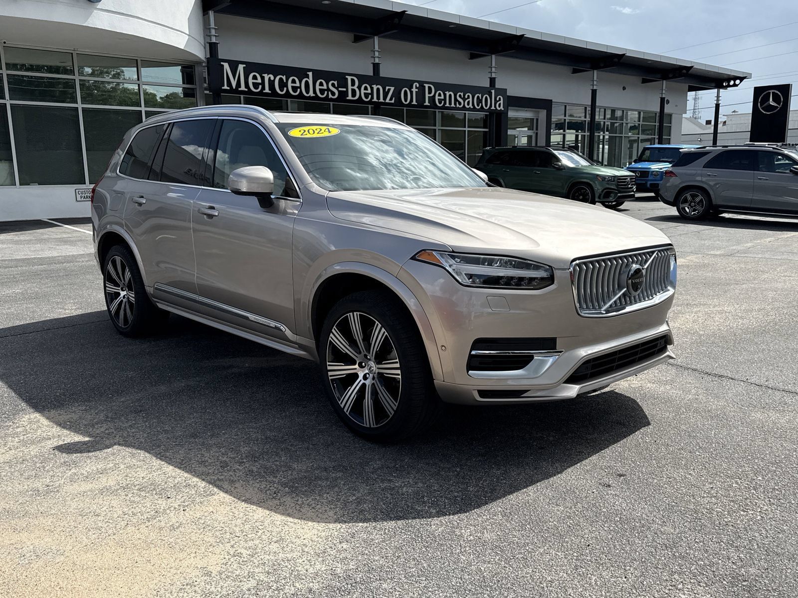 Used 2024 Volvo XC90 T8 Plus w/ Protection Package Premier AWD/4WD image 7