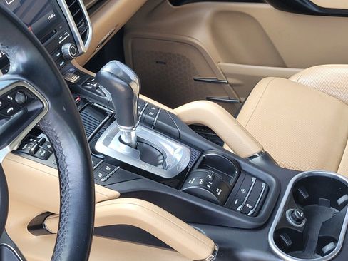 Used 2018 Porsche Cayenne Platinum Edition AWD/4WD image 20